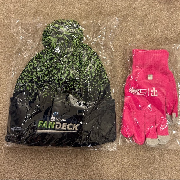 Seattle Seahawks - Go Hawks - Toque & Glove Bundle - NEW in Packaging - Picture 2 of 6